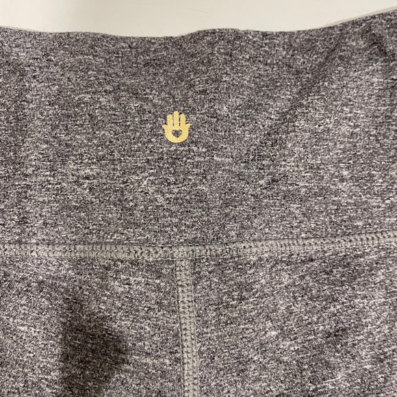 Spiritual Gangster leggings LIKE NEW size L - Picture 3 of 4